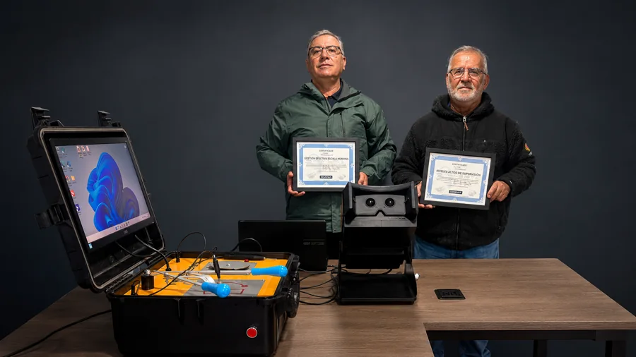 Equipo NORKLAN junto a equipamiento y certificados